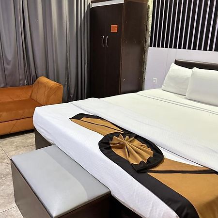 Msquare Hotel Gra อีเคจา ภายนอก รูปภาพ