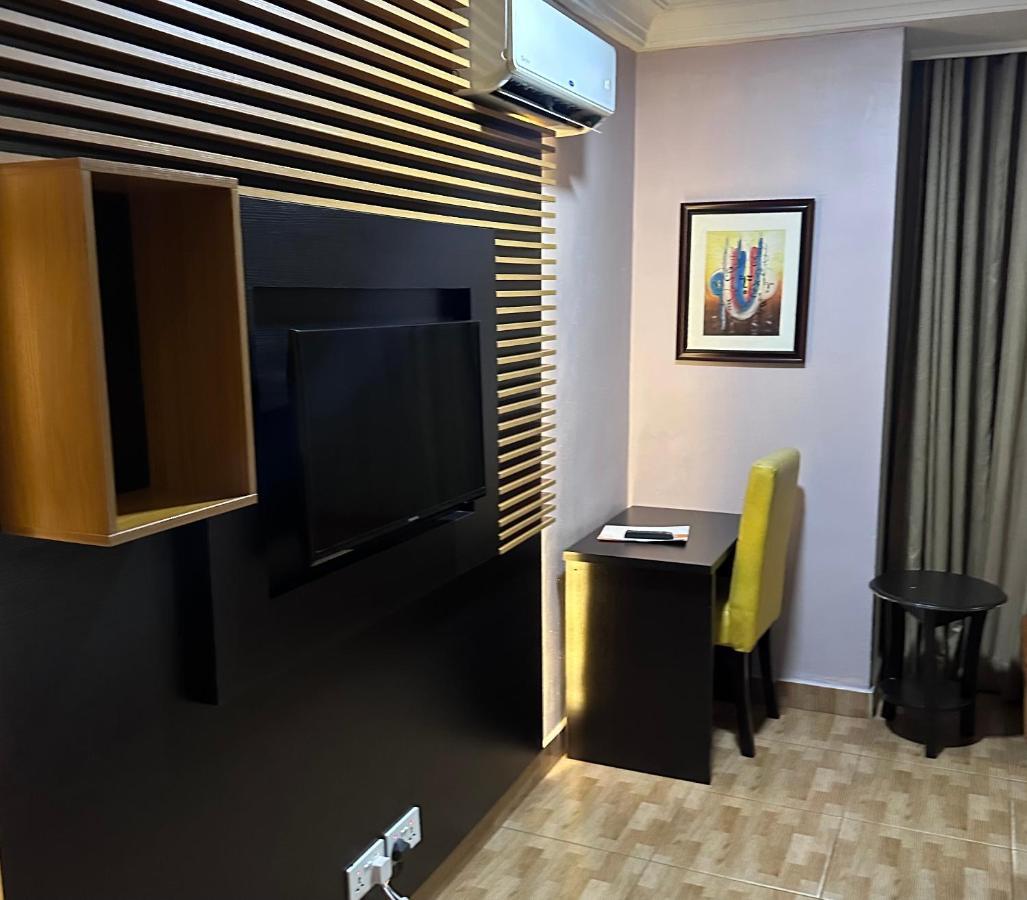 Msquare Hotel Gra อีเคจา ภายนอก รูปภาพ