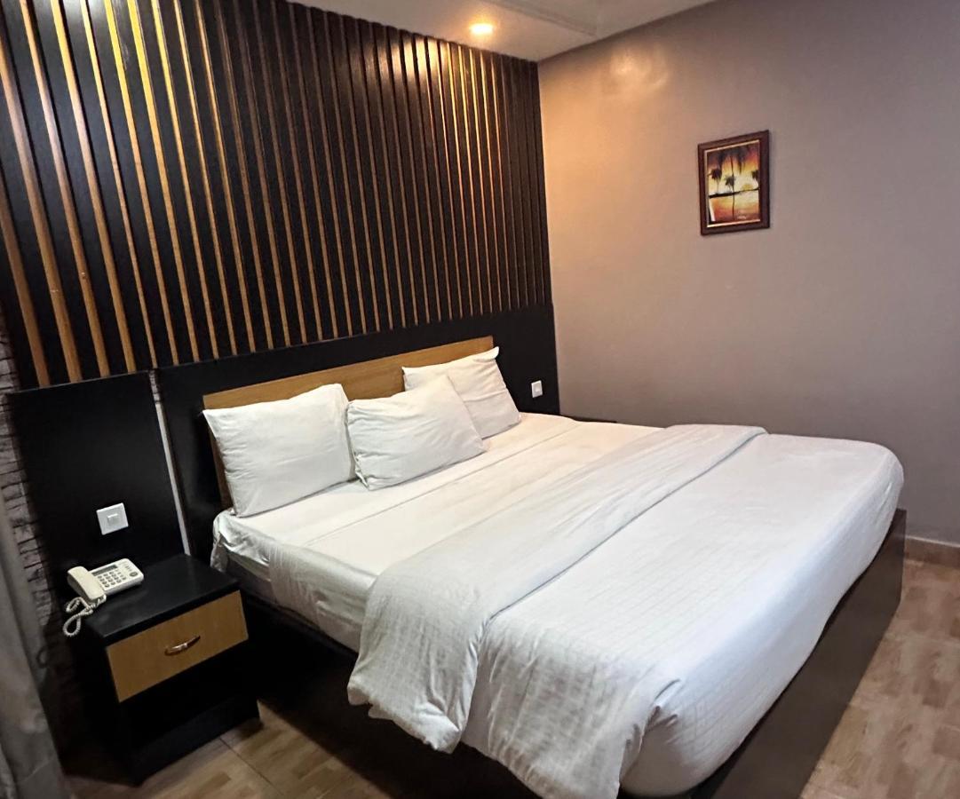 Msquare Hotel Gra อีเคจา ภายนอก รูปภาพ