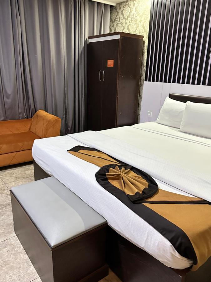 Msquare Hotel Gra อีเคจา ภายนอก รูปภาพ