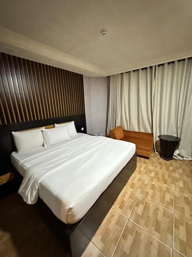 Msquare Hotel Gra อีเคจา ภายนอก รูปภาพ