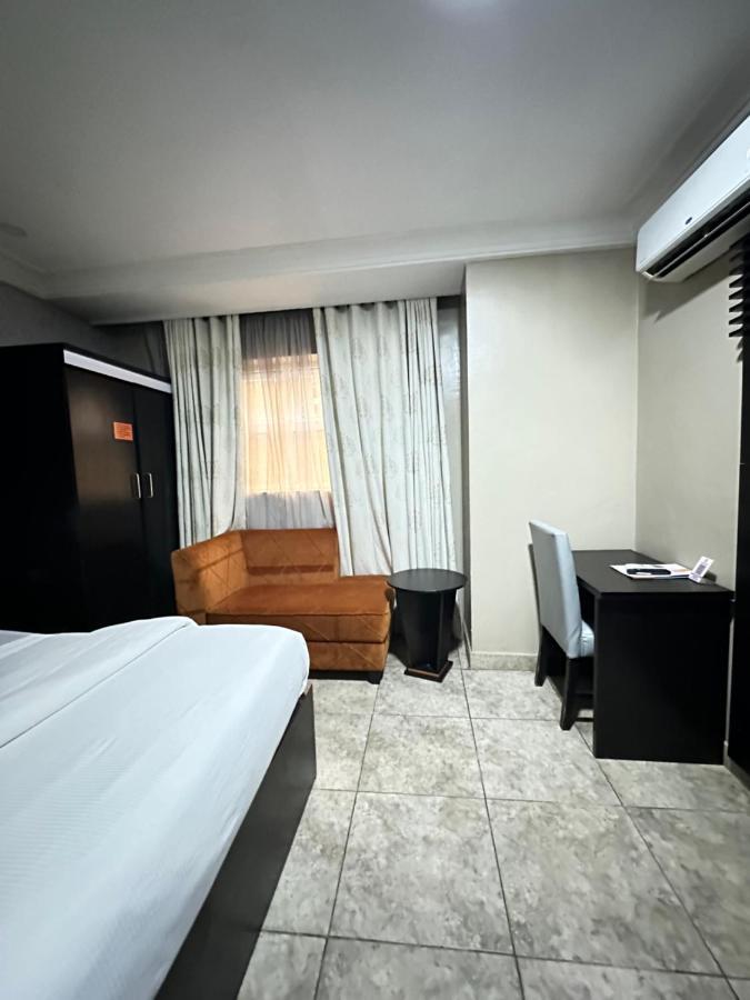Msquare Hotel Gra อีเคจา ภายนอก รูปภาพ