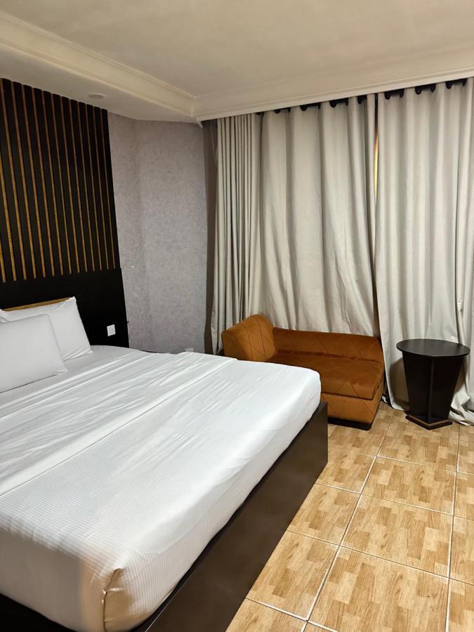 Msquare Hotel Gra อีเคจา ภายนอก รูปภาพ