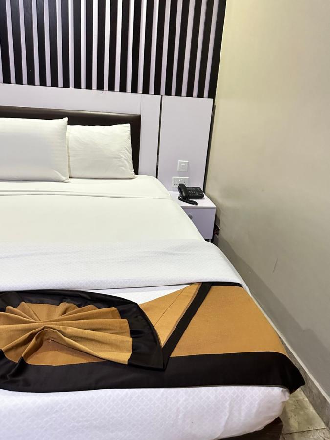 Msquare Hotel Gra อีเคจา ภายนอก รูปภาพ
