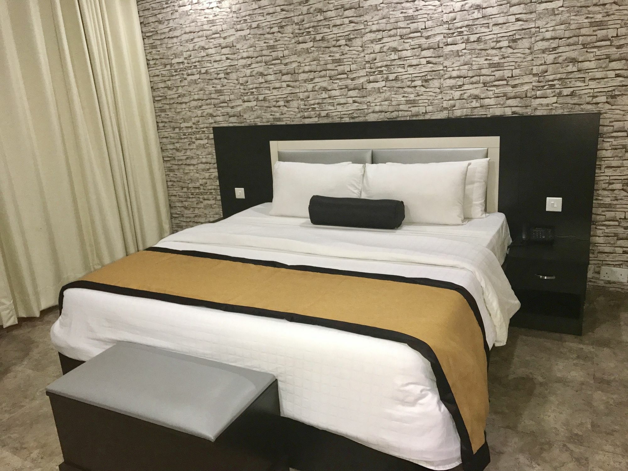 Msquare Hotel Gra อีเคจา ภายนอก รูปภาพ