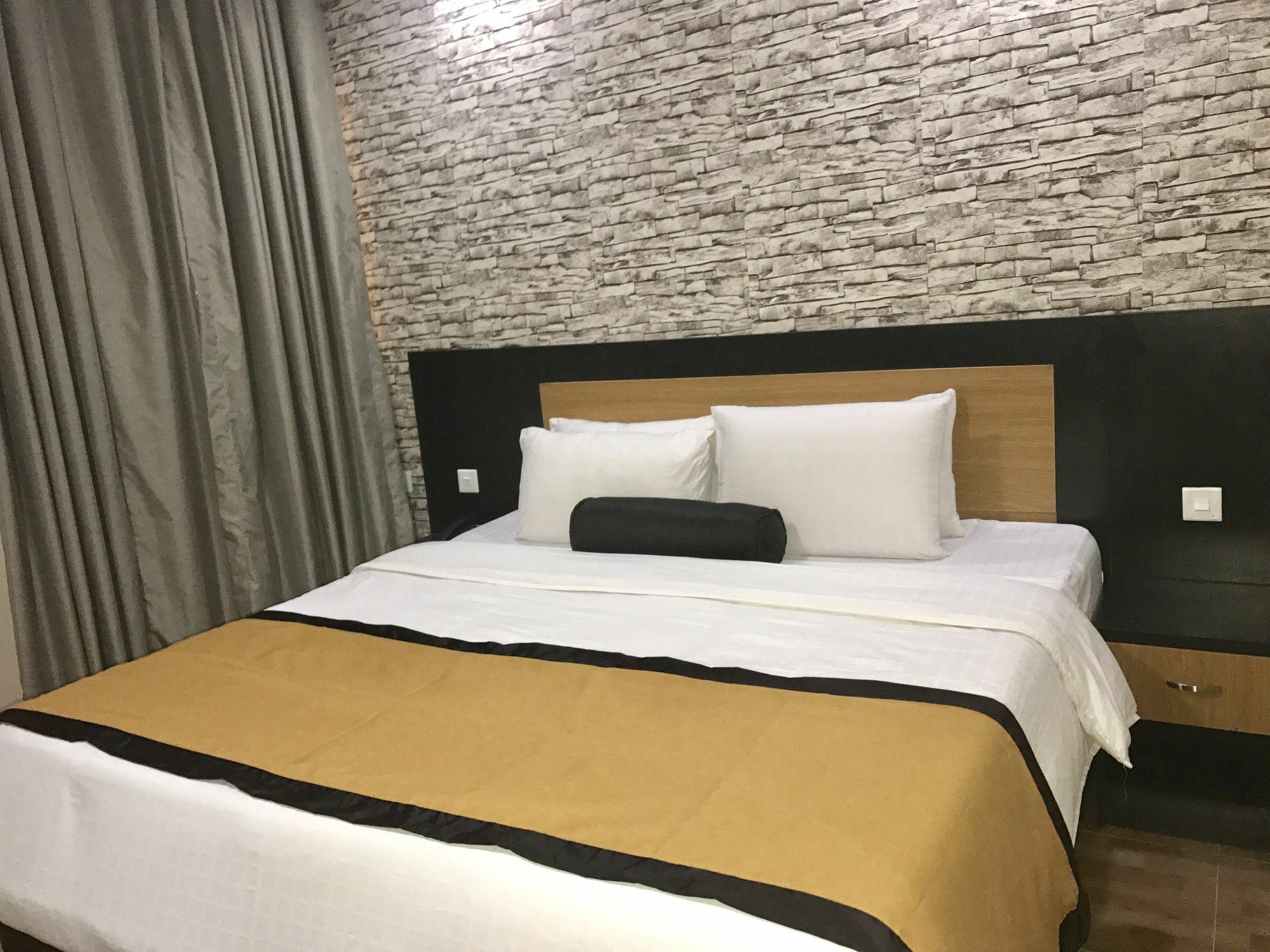Msquare Hotel Gra อีเคจา ภายนอก รูปภาพ