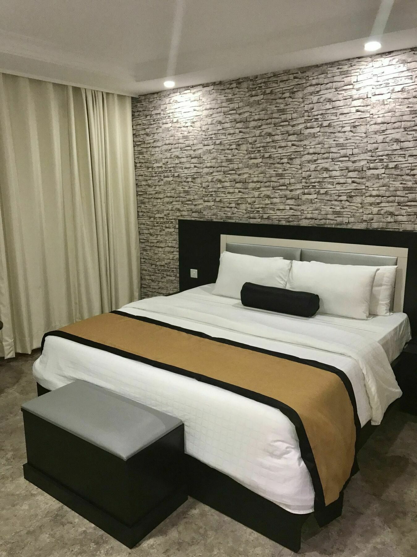 Msquare Hotel Gra อีเคจา ภายนอก รูปภาพ